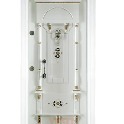 Beyaz dekoratif çelik kapı, altın detaylı klasik tasarım