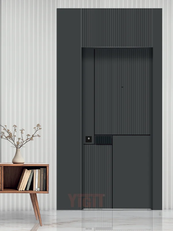 Modern gri iç kapı, minimalist tasarım ve dikey çizgili panel