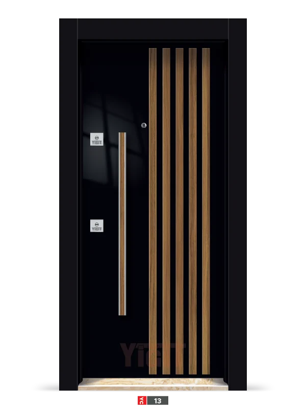 Siyah çelik kapı, dikey ahşap çıtalı tasarım
