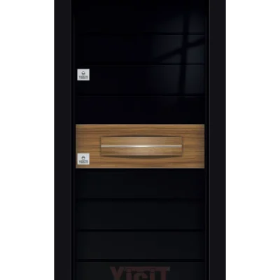 Siyah çelik kapı, yatay ahşap panelli tasarım